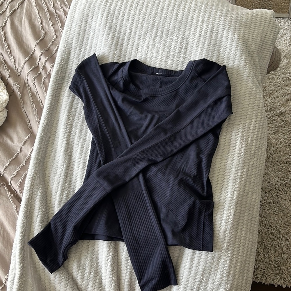 Lululemon Swiftly Tech navy long sleeve shirt
